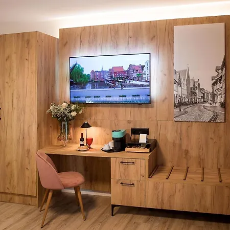 Värdshus Gaestehaus Zum Roten Hahn