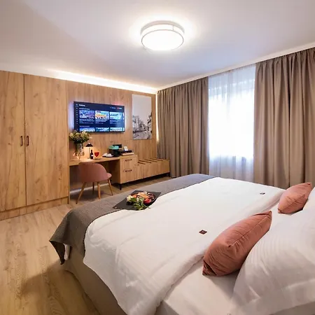 Gaestehaus Zum Roten Hahn