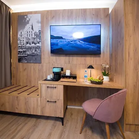 Gaestehaus Zum Roten Hahn イン *