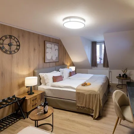 Gaestehaus Zum Roten Hahn イン *