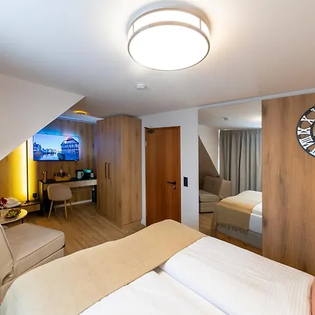 Gaestehaus Zum Roten Hahn イン *