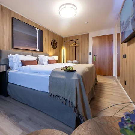 אורחן Gaestehaus Zum Roten Hahn