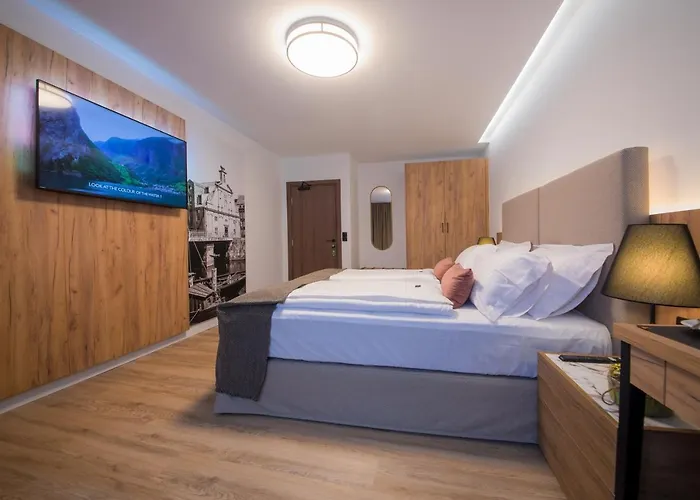 אורחן Gaestehaus Zum Roten Hahn *